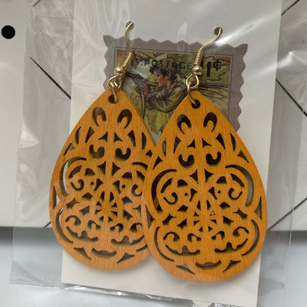 Wood earrings